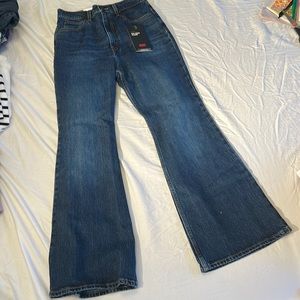 NEW WITH TAGS - Levi’s women’s 70’s high flare Jean- size 29W x 30L